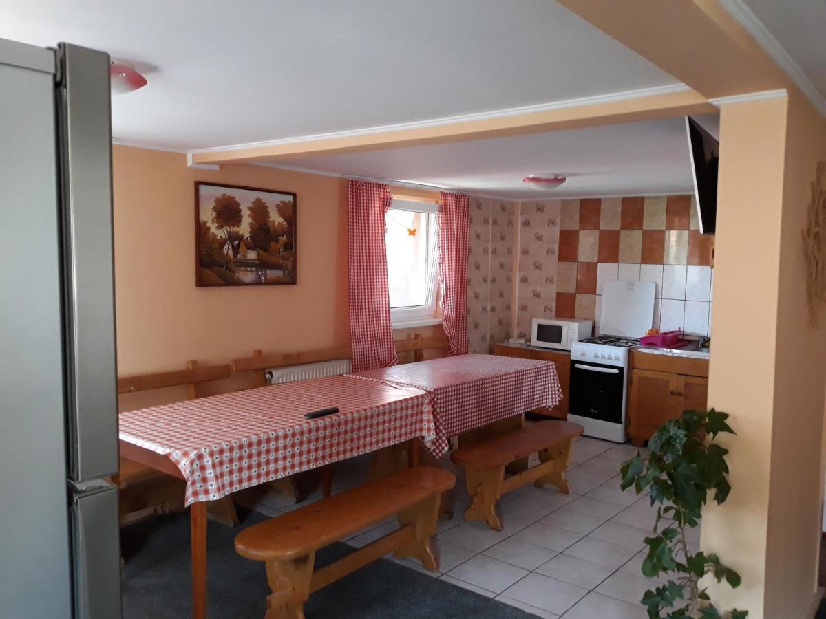 Molnar Vendeghaz Bed & Breakfast Прайд Екстериор снимка
