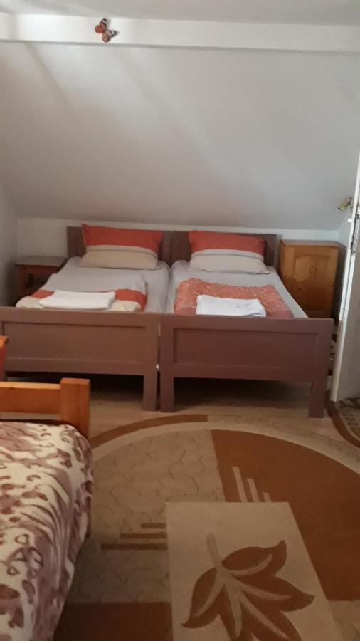 Molnar Vendeghaz Bed & Breakfast Прайд Екстериор снимка