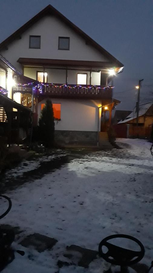 Molnar Vendeghaz Bed & Breakfast Прайд Екстериор снимка